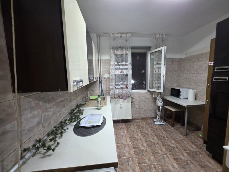 Titan, pe Liviu Rebreanu,  5 minute metrou si parc IOR, bloc 4 etaje